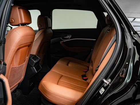 Used 2022 Audi e-tron Premium w/ Convenience Plus Package image 43