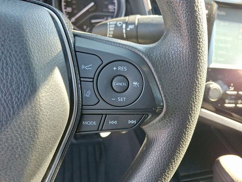 Used 2020 Toyota Camry LE image 21