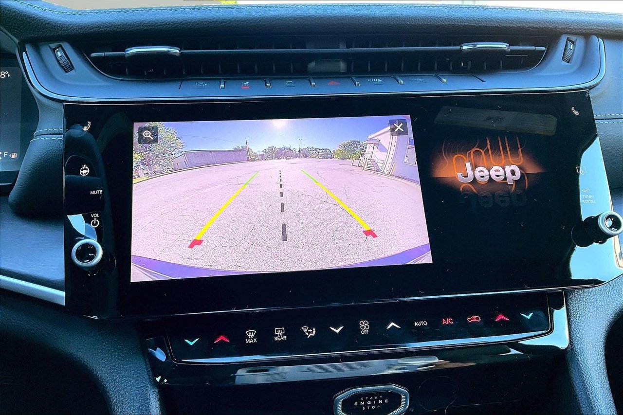 New 2027 Jeep Grand Cherokee Altitude RWD image 13
