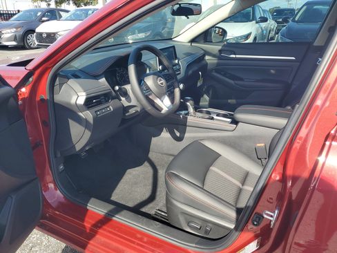 New 2025 Nissan Altima 2.5 SR image 9