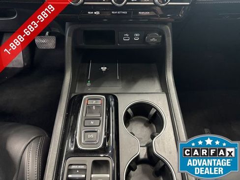 Used 2024 Honda Pilot Touring image 15