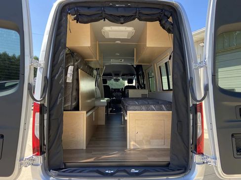 Used 2023 Mercedes-Benz Sprinter 3500 image 32