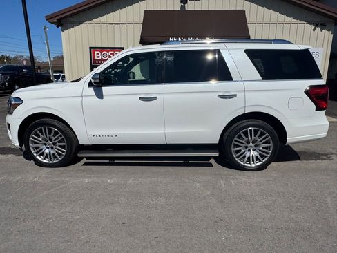 Used 2022 Ford Expedition Platinum AWD/4WD image 2