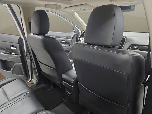Used 2018 Mitsubishi Outlander GT AWD/4WD image 18