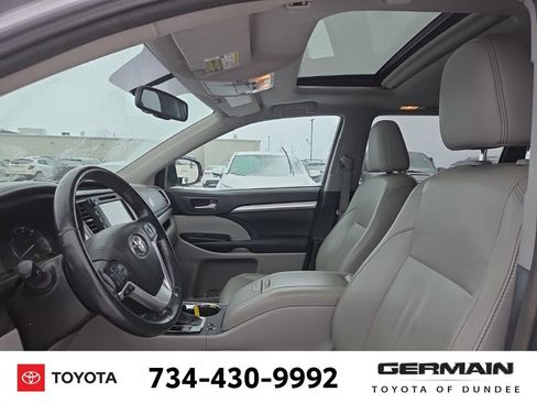 Used 2015 Toyota Highlander XLE image 12