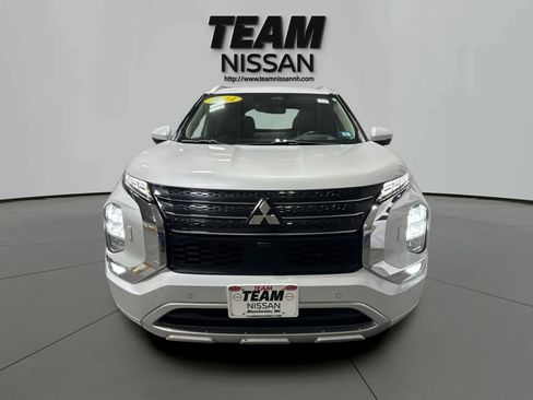 Used 2024 Mitsubishi Outlander SEL image 2