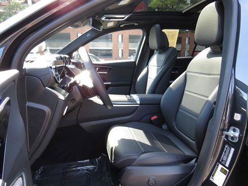 Used 2024 Mercedes-Benz GLC 300 4MATIC image 20