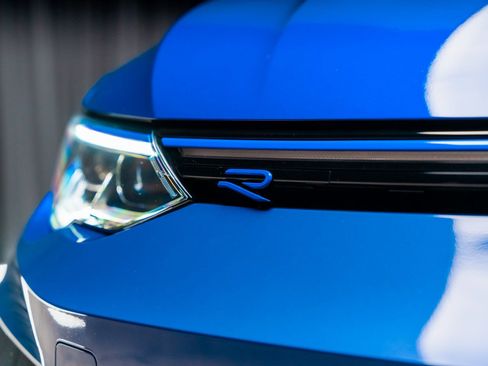 Used 2023 Volkswagen Golf 20th Anniversary Edition image 23