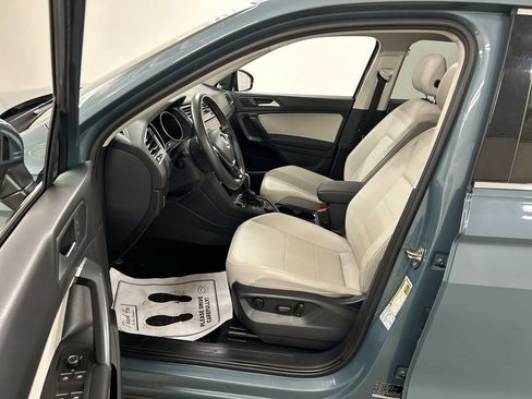 Used 2021 Volkswagen Tiguan SE w/ Panoramic Sunroof Package AWD/4WD image 9
