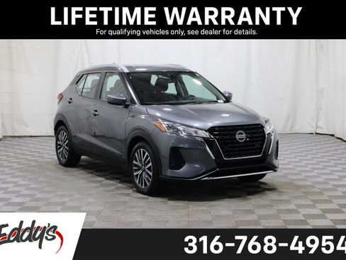 Used 2021 Nissan Kicks SV FWD image 1