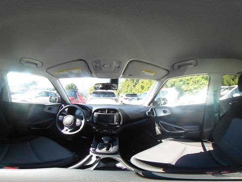 Used 2025 Kia Soul LX w/ LX Technology Package FWD image 37