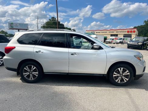 Used 2017 Nissan Pathfinder S image 4