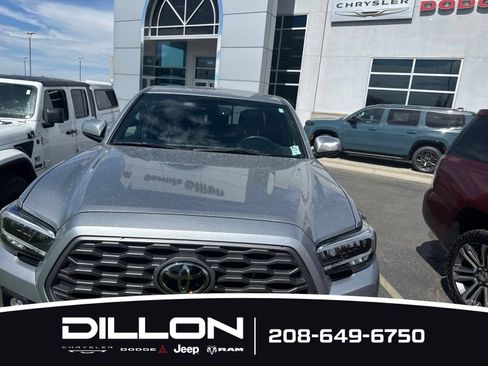 Used 2022 Toyota Tacoma TRD Off-Road AWD/4WD image 2