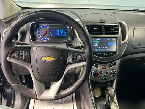 Used 2016 Chevrolet Trax LT w/ LT Convenience Package image 8