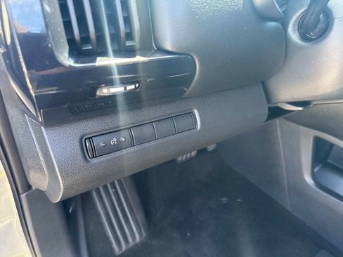 Used 2025 Nissan Pathfinder S AWD/4WD image 19