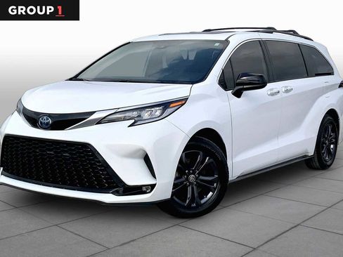 Used 2023 Toyota Sienna XSE w/ XSE Plus Package FWD image 1