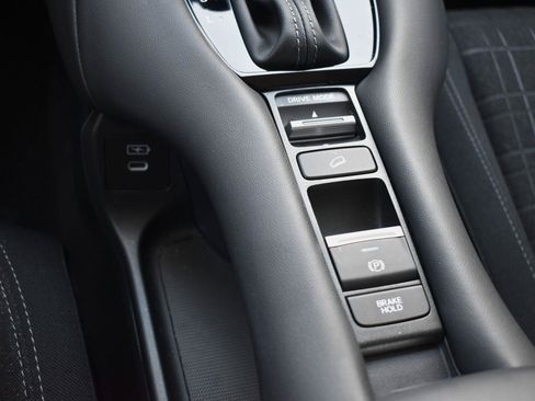 Used 2024 Honda HR-V LX image 8
