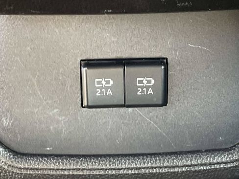 Used 2020 Toyota Highlander XLE AWD/4WD image 18