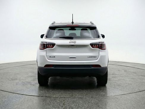 Used 2025 Jeep Compass Latitude AWD/4WD image 7