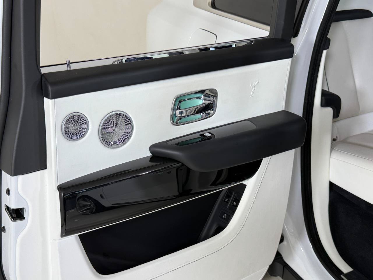 Used 2022 Rolls-Royce Cullinan w/ Cullinan Package AWD/4WD image 29
