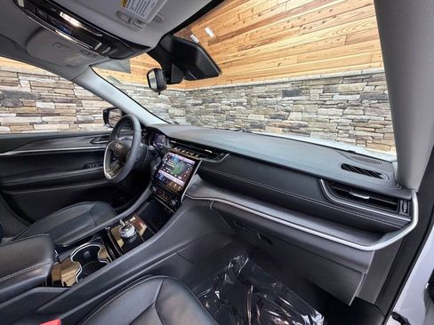 Used 2023 Jeep Grand Cherokee Limited AWD/4WD image 13