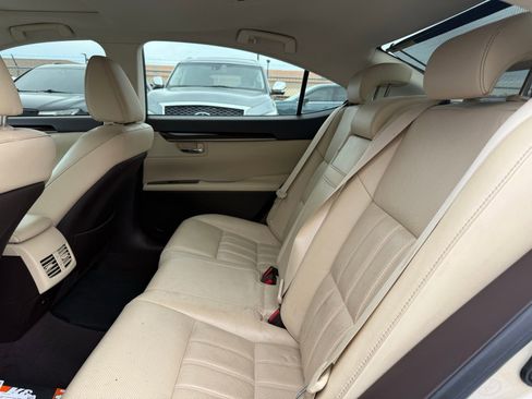 Used 2016 Lexus ES 350 w/ Luxury Package w/Wood Trim image 10