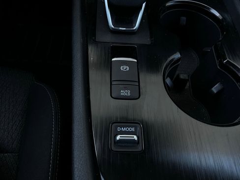 Used 2025 Nissan Rogue SV image 22