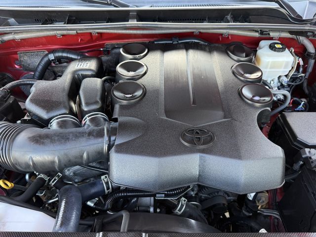Used 2021 Toyota 4Runner SR5 AWD/4WD image 33