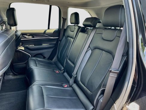 Used 2022 Jeep Grand Cherokee Limited AWD/4WD image 32