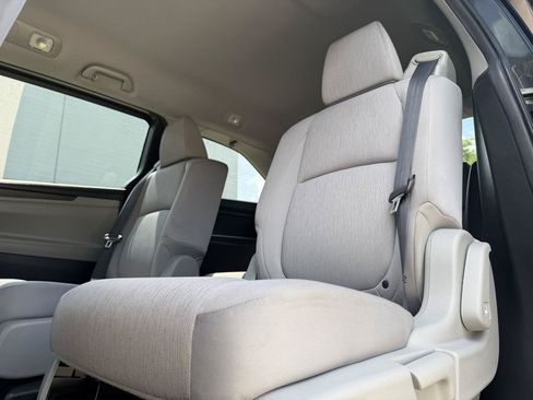 Used 2018 Honda Odyssey LX image 10