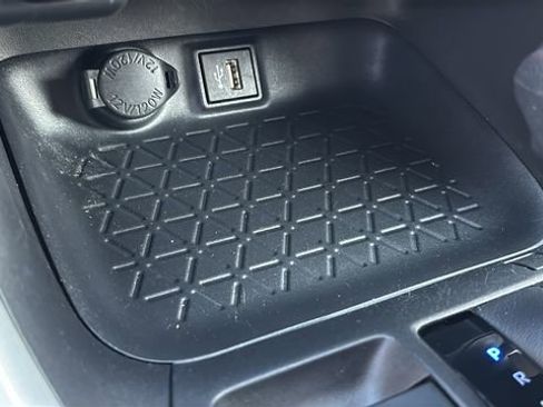 Used 2025 Toyota RAV4 LE AWD/4WD image 22