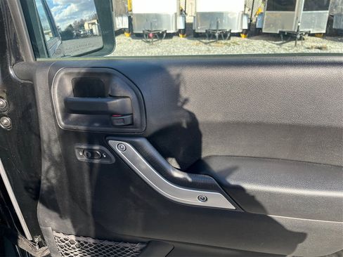 Used 2014 Jeep Wrangler Unlimited Sahara w/ Connectivity Group image 20