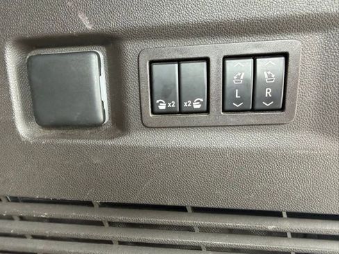 Used 2022 Chevrolet Tahoe LT w/ LT Signature Plus Package image 23