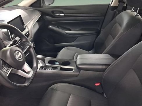 Used 2025 Nissan Altima 2.5 SV FWD image 11