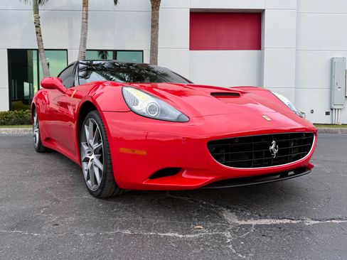 Used 2010 Ferrari California image 25