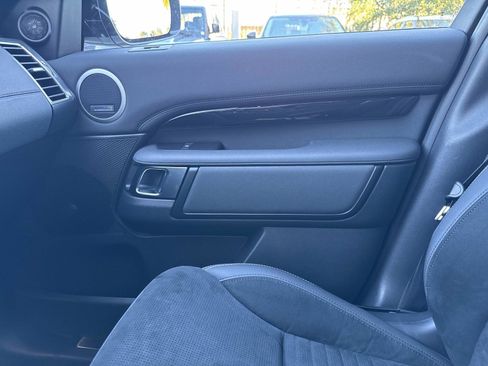 Certified 2025 Land Rover Discovery S image 24