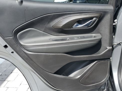 Used 2024 GMC Terrain SLE image 11