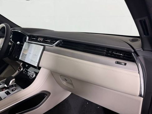 Used 2025 Jaguar F-PACE R-Dynamic S image 39