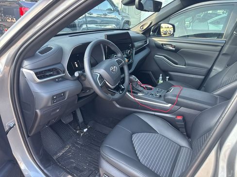 Used 2026 Toyota Highlander XSE AWD/4WD image 7