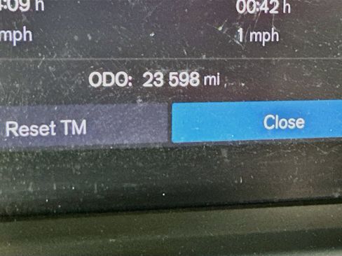 Used 2023 Volvo XC40 B4 Ultimate FWD image 19
