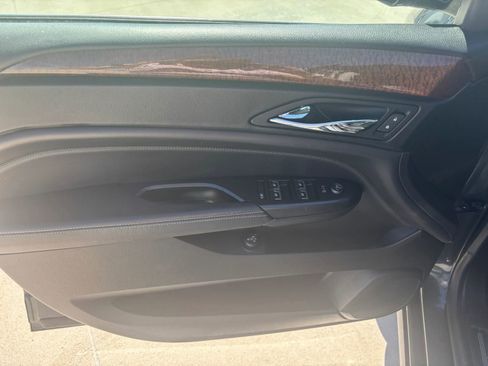 Used 2016 Cadillac SRX Luxury image 10