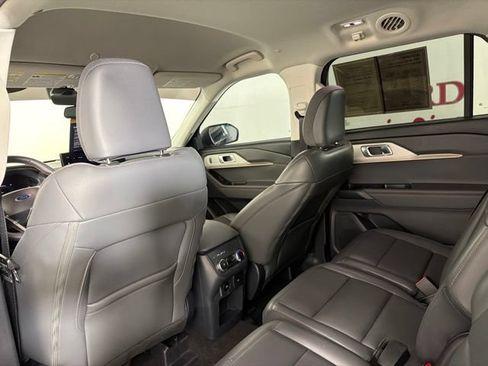 Certified 2025 Ford Explorer Active w/ Active Comfort Package RWD image 14