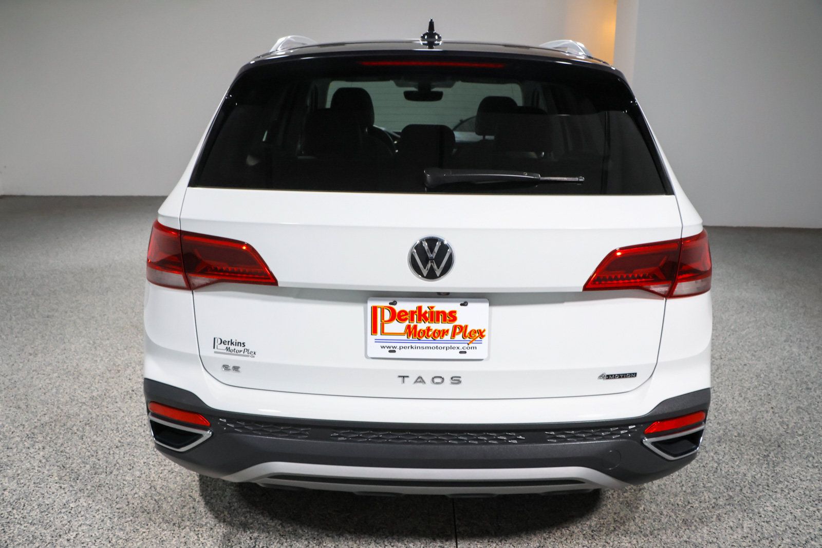 Used 2023 Volkswagen Taos SE w/ Panoramic Sunroof Package AWD/4WD image 8