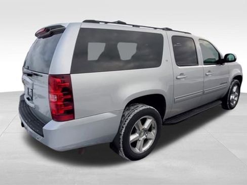 Used 2014 Chevrolet Suburban LT image 8