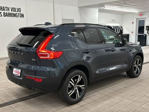 New 2026 Volvo XC40 B5 Core w/ Climate Package image 5