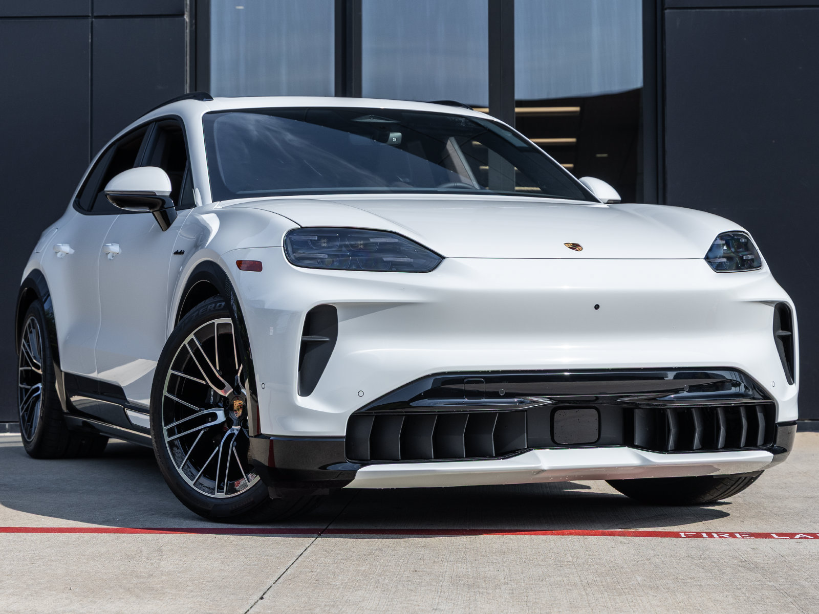 Used 2026 Porsche Cayenne Electric AWD/4WD image 6