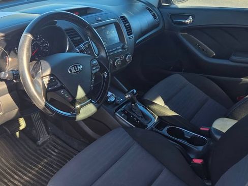 Used 2017 Kia Forte S w/ S Technology Package FWD image 12