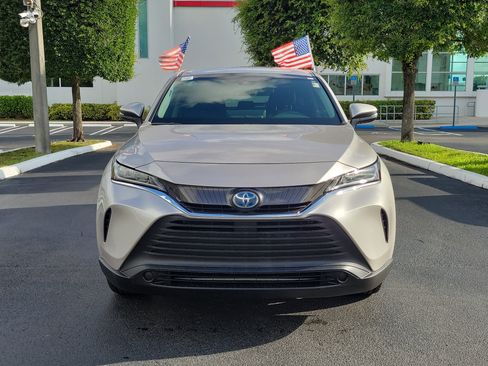 Used 2022 Toyota Venza LE AWD/4WD image 4