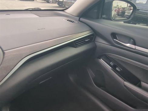 Used 2023 Nissan Altima 2.5 SV w/ SV Premium Package image 16