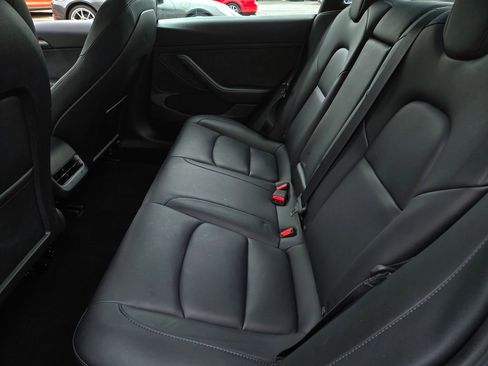 Used 2023 Tesla Model 3 Standard Range image 12